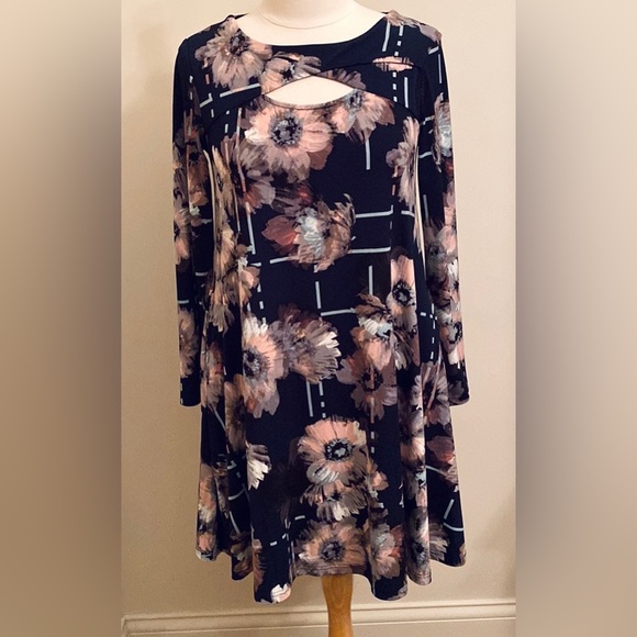 Nina Leonard Dresses & Skirts - Nina Leonard Navy Blue Floral SZ S Boho Chic Romantic Everyday Elegance Dress